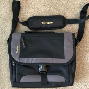 Targus Messenger Bag - Like New!